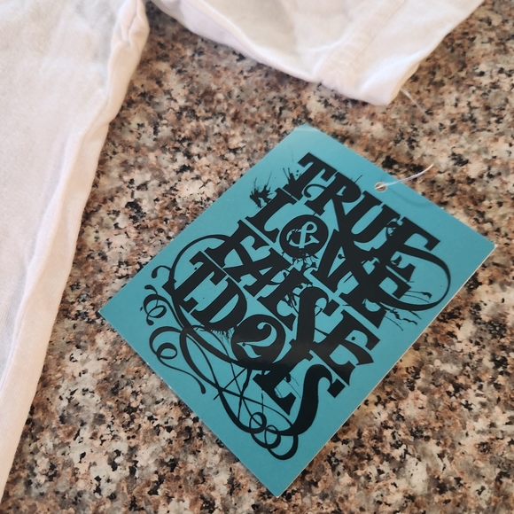 True Love False Idols T-Shirt - Picture 3 of 8